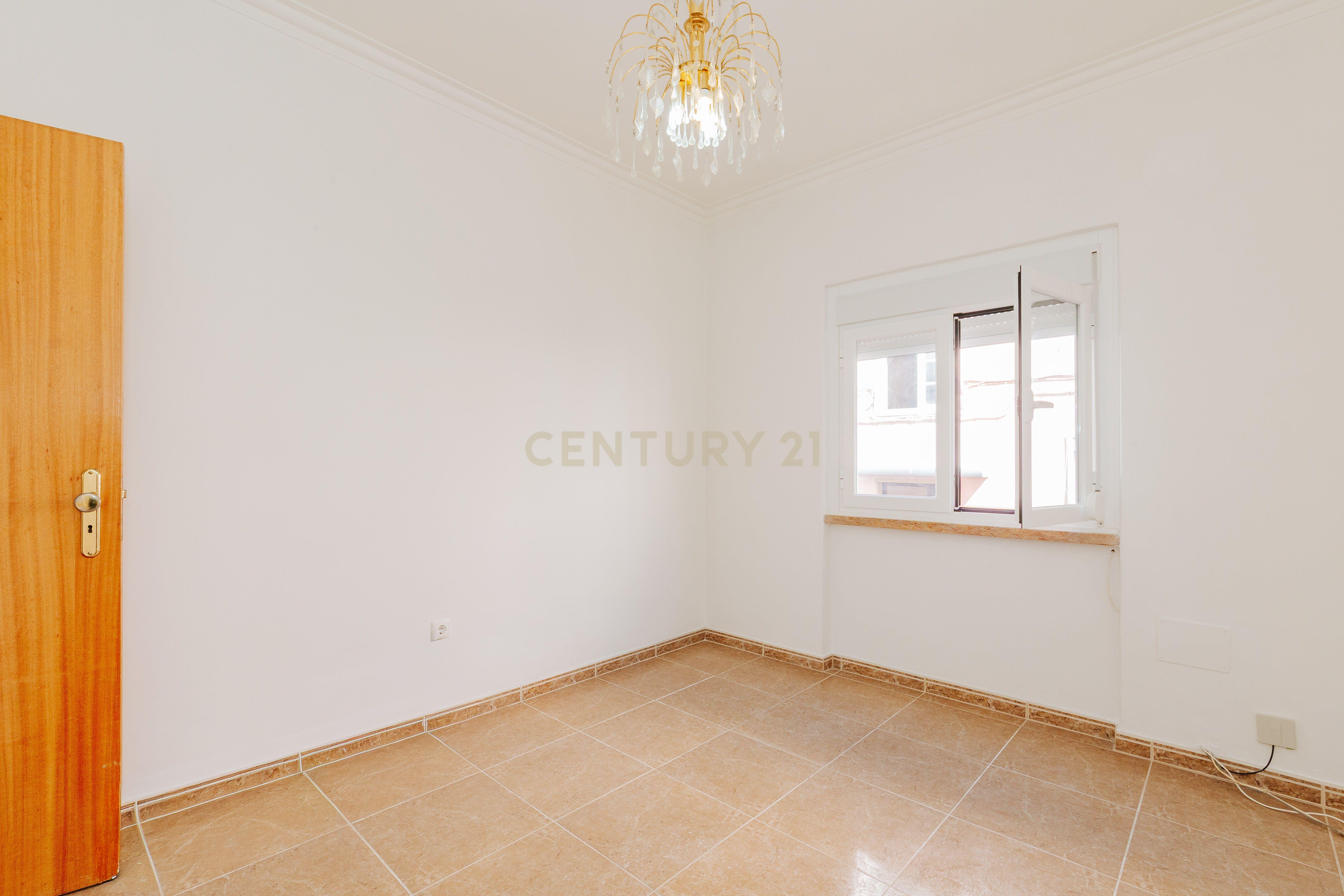 Fotografia 3 de Apartamento T1 situado no Prior Velho, em excelentes condições.