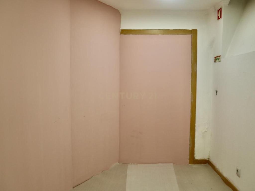 Trespasse de loja pronto a vestir em Benfica - Image 26
