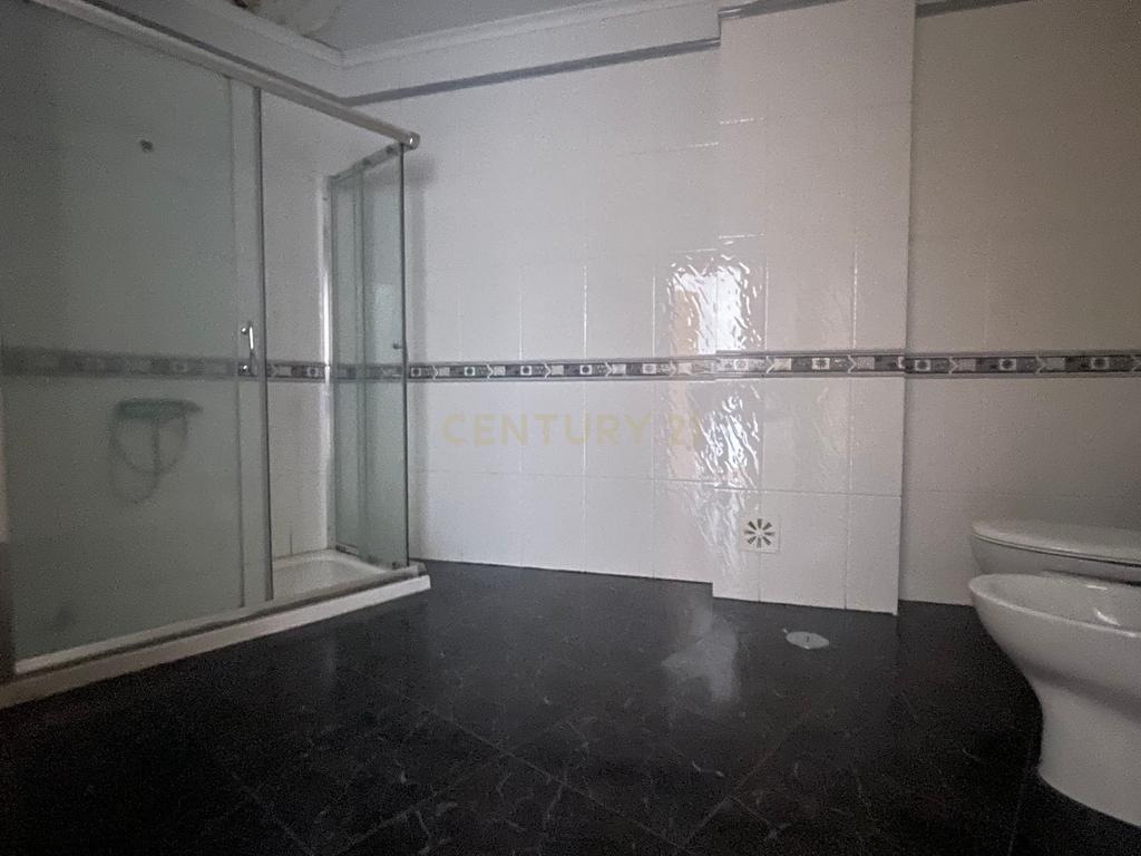 Apartamento T3, com Varandas e 3 Lugares de estacionamento, no Pinhal Novo - Image 16
