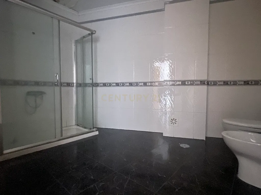 Apartamento T3, com Varandas e 3 Lugares de estacionamento, no Pinhal Novo - Image 16