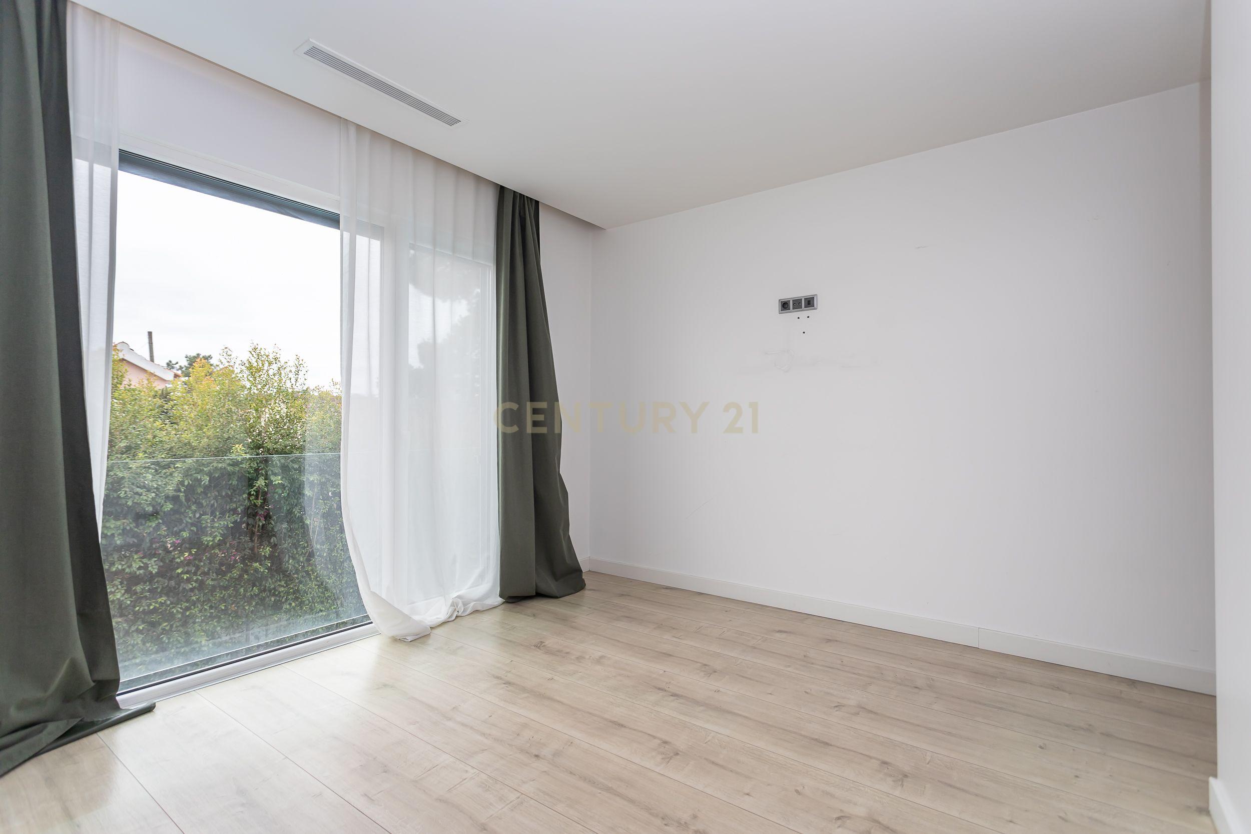 Moradia contemporânea, com piscina, no Aroeira Village, Concelho de Almada - Image 37
