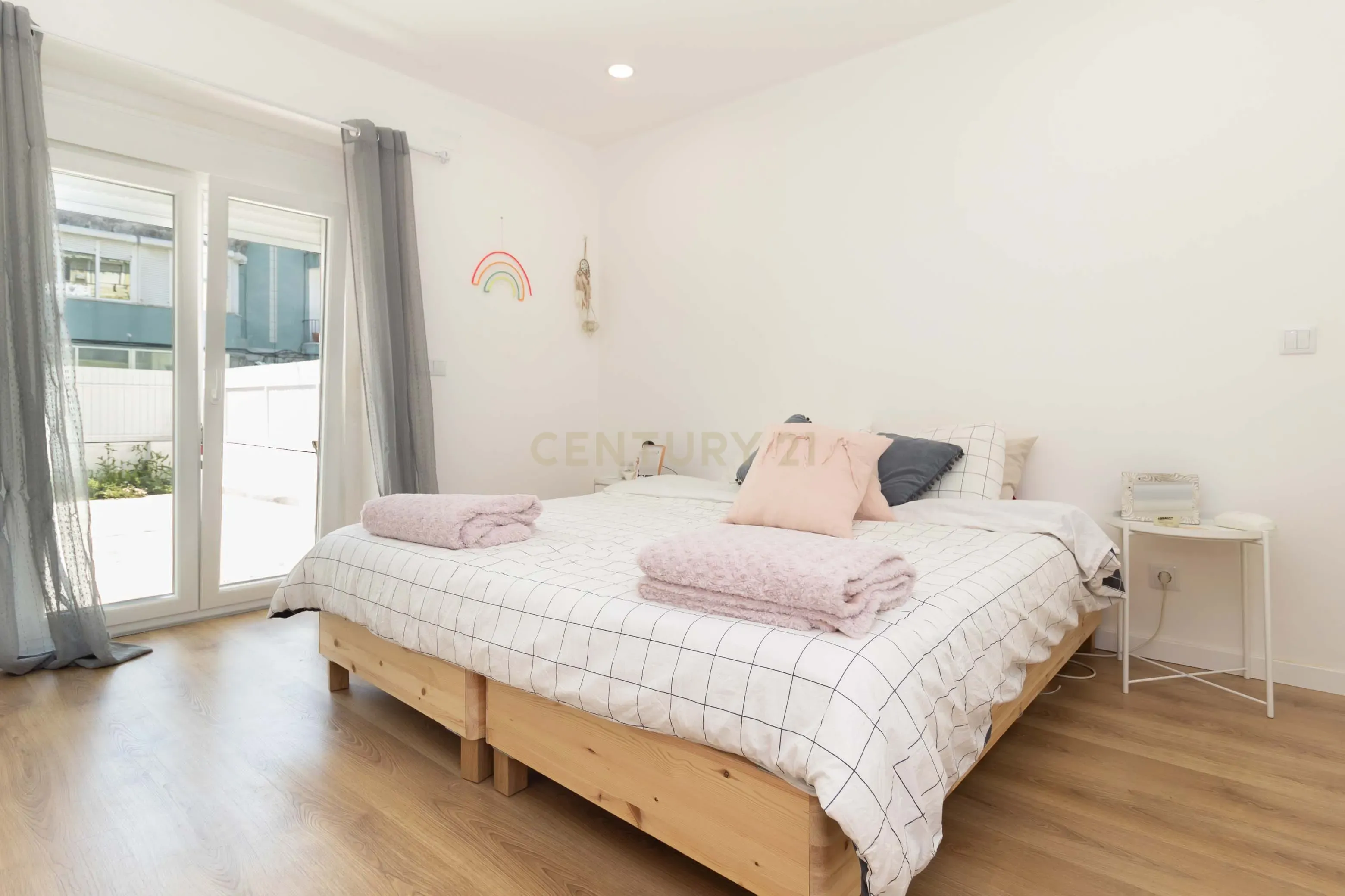 Apartamento T2 com quintal e estacionamento para morar ou investir! - Image 9