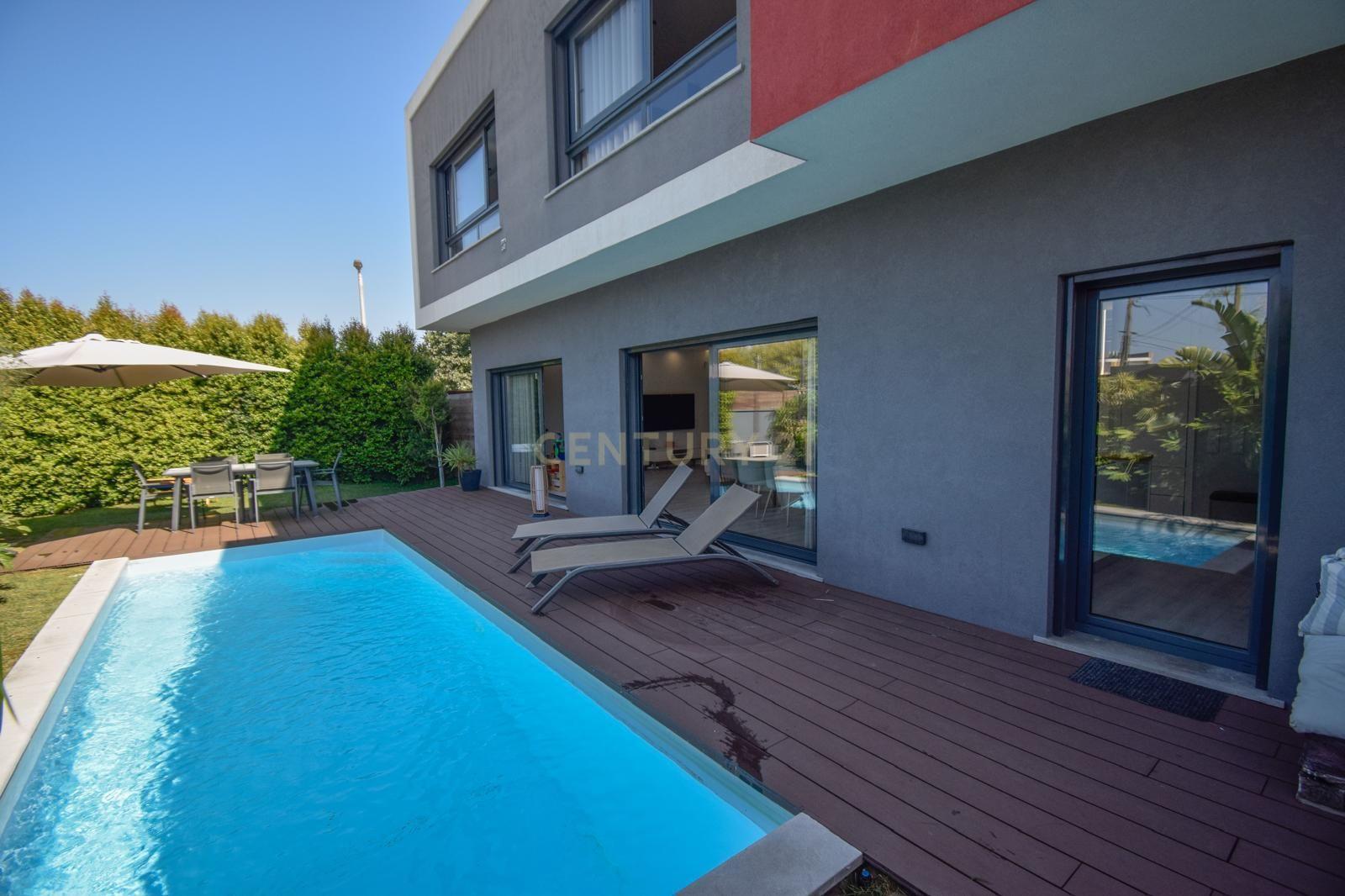 Fotografia 3 de Luxuosa Moradia em São Domingos de Rana, Cascais com piscina, jardim e churrasqueira.
