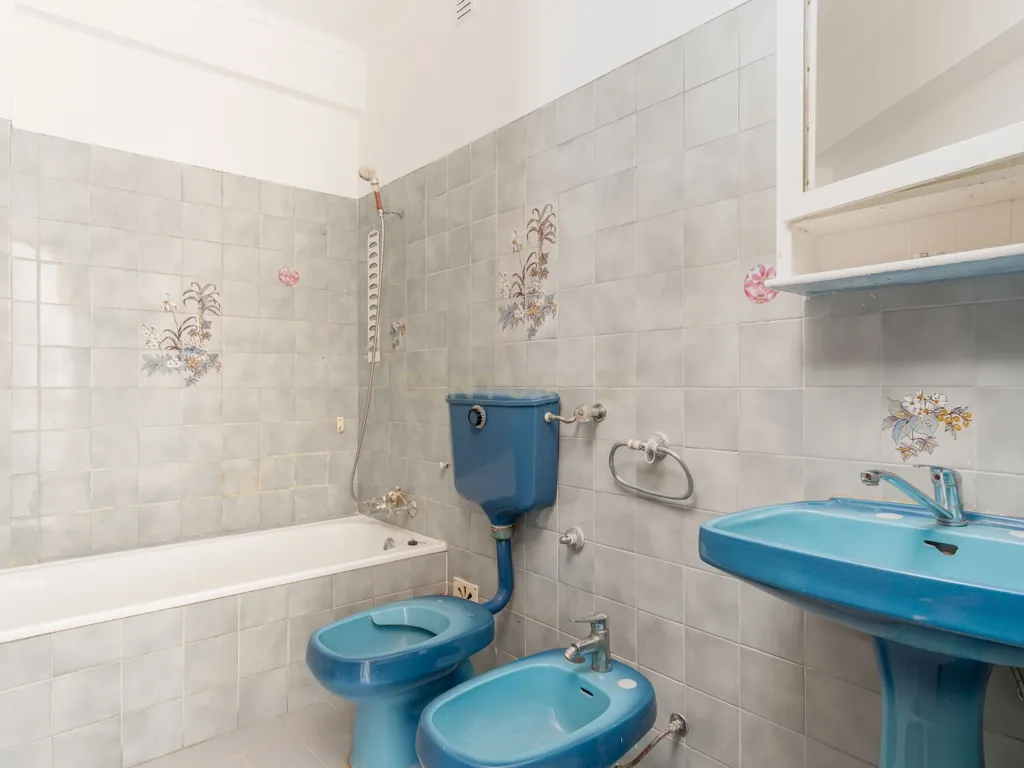 Apartamento T2 em Corroios, Seixal - Oportunidade Única! - Image 16