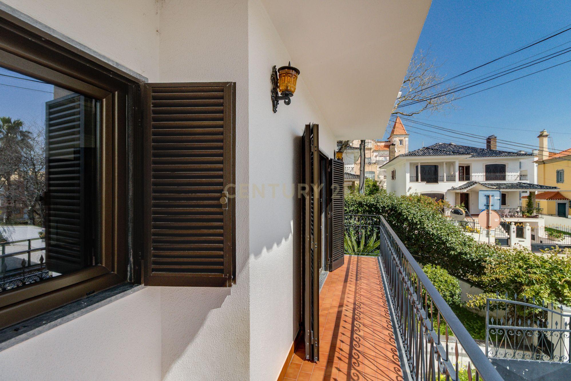 Moradia T4, Praia Santo Amaro de Oeiras e Estação de Comboios - Image 41