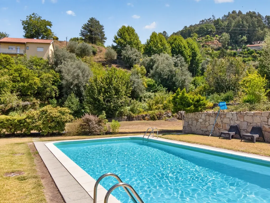 Moradia T4 Térrea de Sonho com Piscina, Campo de Futebol - Image 62