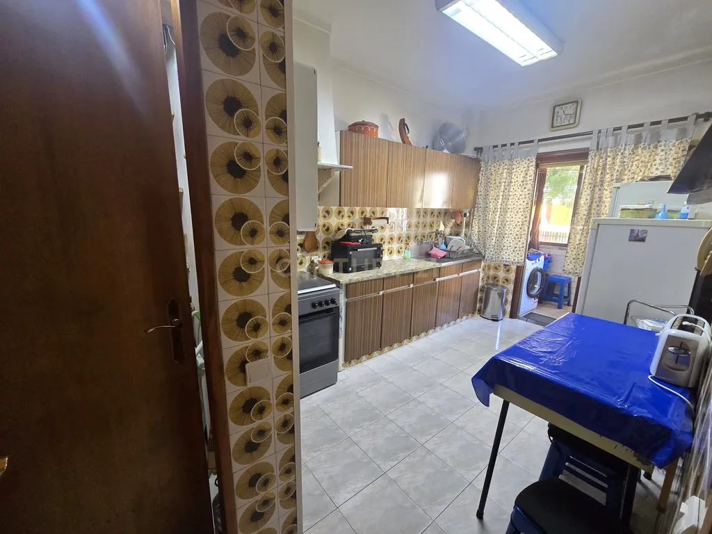 Apartamento T3 com varandas e arrecadação - Image 18