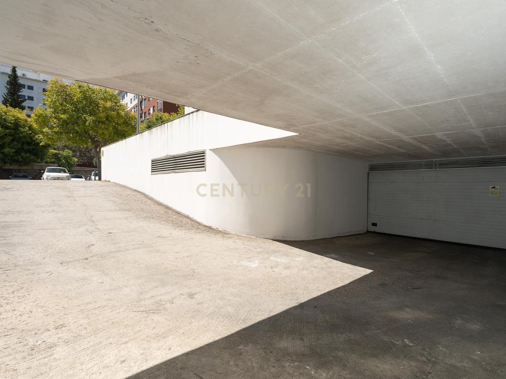 Excelente Apartamento T2 em Braço de Prata - Image 28