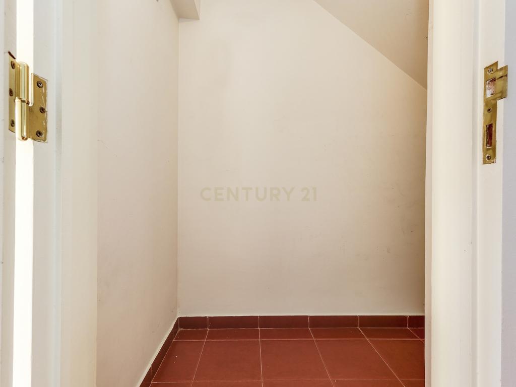 Apartamento T4 Duplex no coração de Telheiras - Image 13