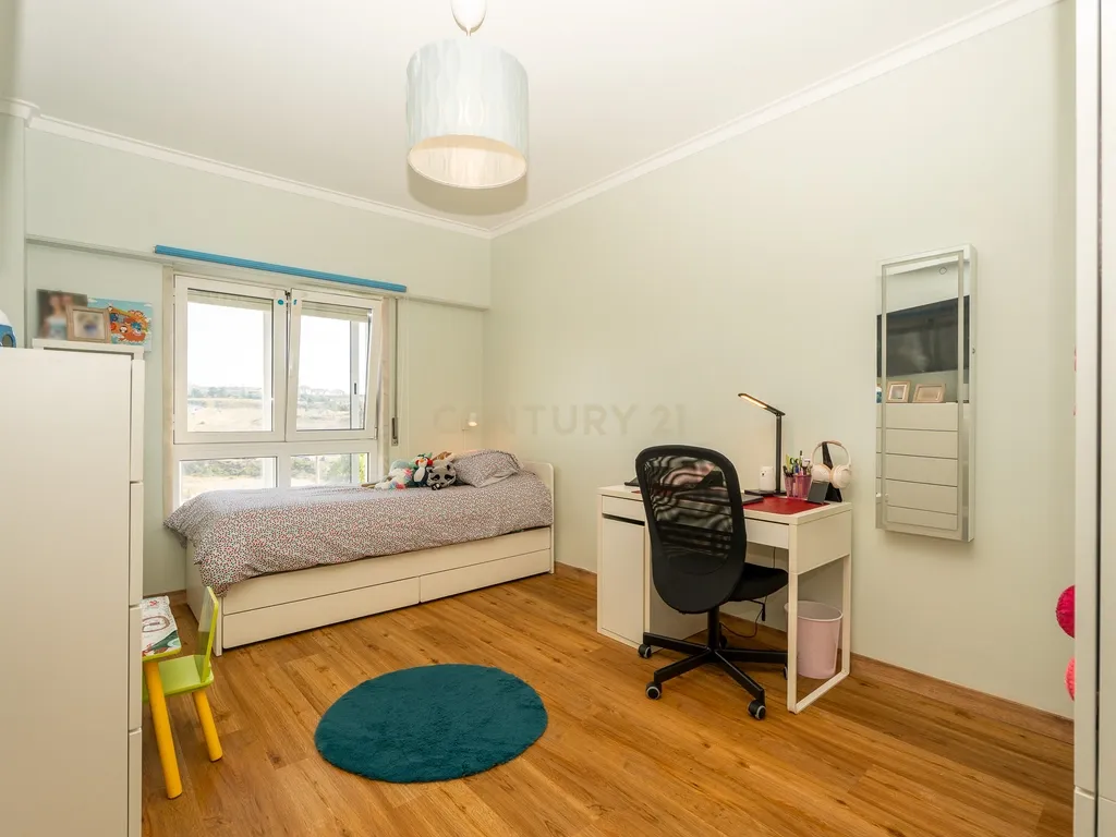 ** ESPECTACULAR APARTAMENTO T2 REMODELADO, NA URBANIZAÇÃO DA ANTA ** - Image 34