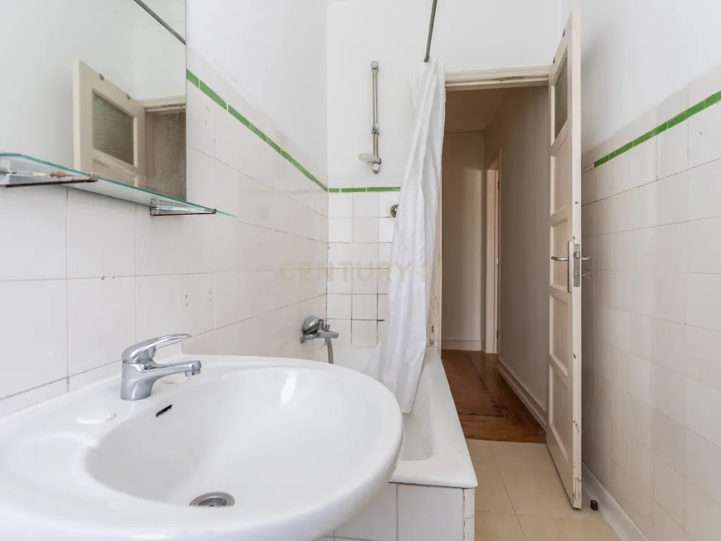 Apartamento T2 em Avenidas Novas, Lisboa - Image 20