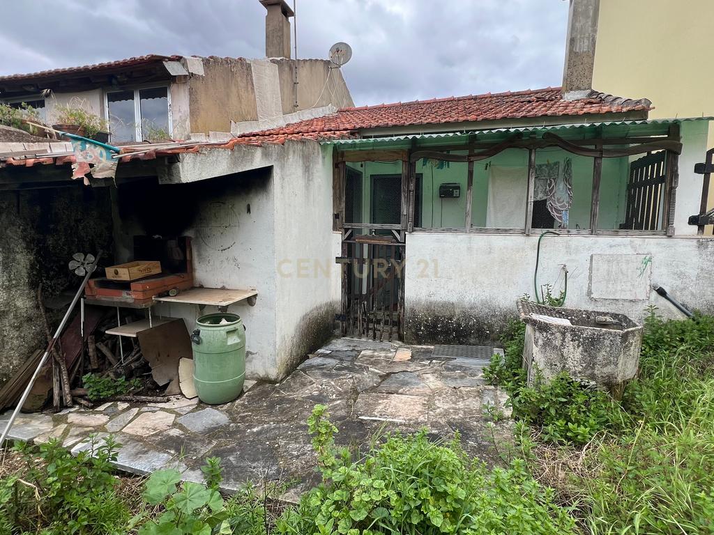 Moradia para remodelar a 1 km da encantadora Ilha do Lombo – Tomar - Image 14
