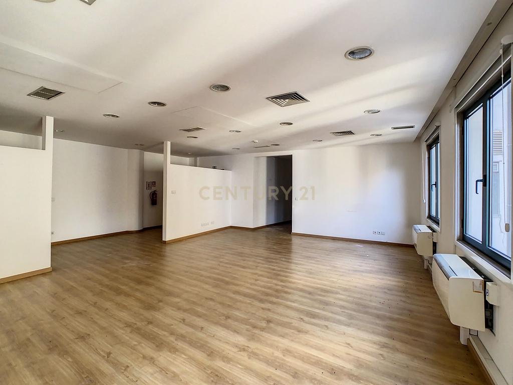 Escritório com 157 m2 na Av. Columbano Bordalo Pinheiro, Lisboa - Image 8