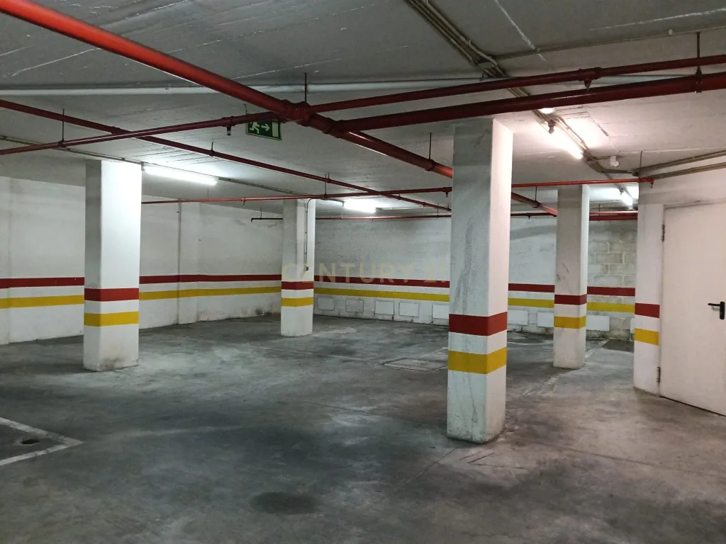 Arrenda-se – Espaço Comercial na Ameixoeira - Image 10