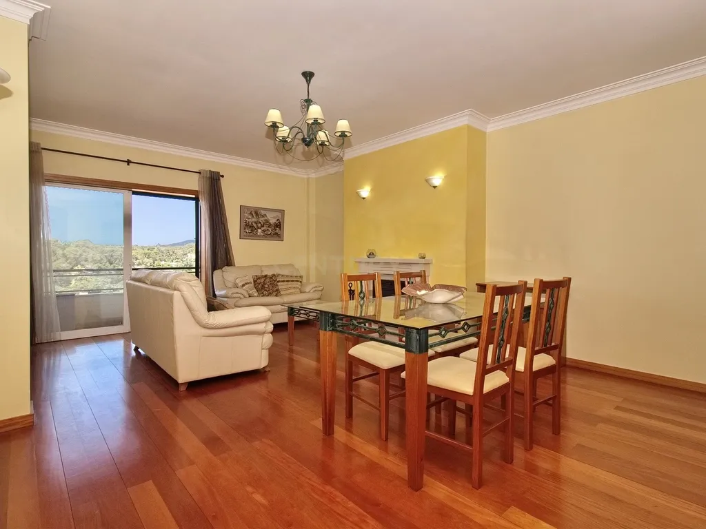 Apartamento T2 Mobilado, com Suíte, Varanda e Elevador em Caparide – São Domingos de Rana - Image 2