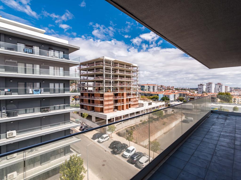 Luxuoso Apartamento T3 em Odivelas com Vista Panorâmica - Image 11