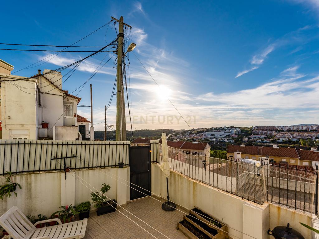 Apartamento T2 em Linda-a-Velha – Remodelado com Terraço e Excelente Localização - Image 20