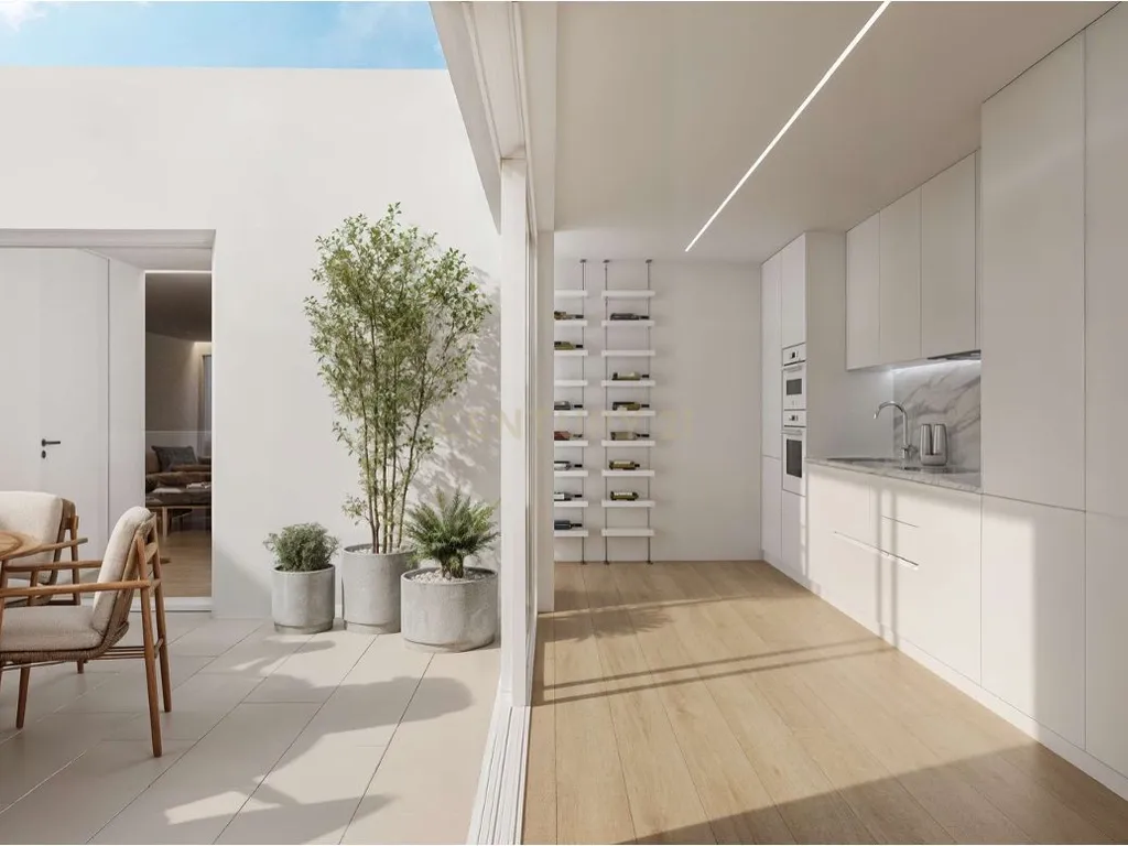 Apartamento T4 - Ultimo andar no empreendimento na Rua Brito Capelo - Image 3