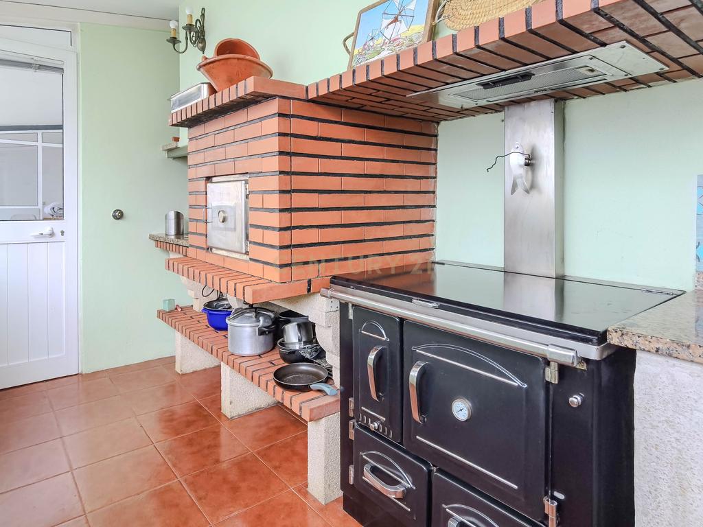 Moradia T4 de 4 Frentes com Jardim, Cozinha Regional e Garagem – Custoias, Matosinhos - Image 38