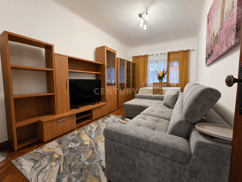 Apartamento T2 com terraço junto à Escola Secundária de São Pedro da Cova - Image 4