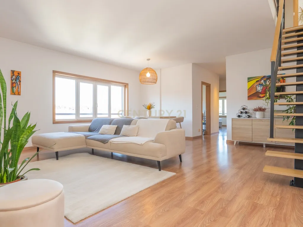 Excelente Apartamento T3 Duplex c/ Garagem, na Galiza, Estoril, Cascais - Image 7