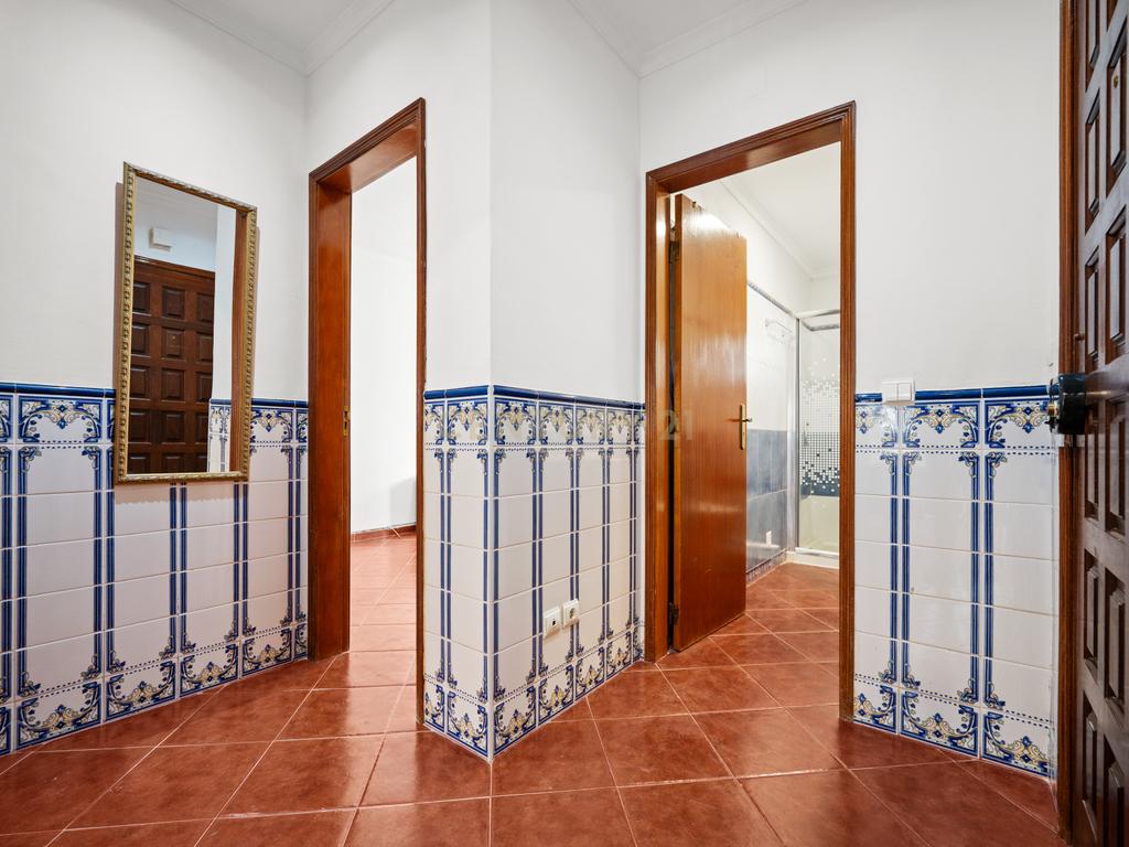 Apartamento T1 central com varanda em Baixa da Banheira - Image 7