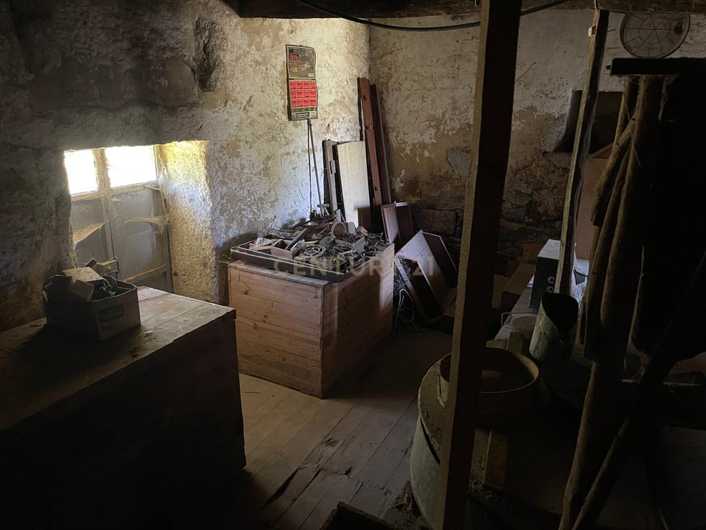 Uma quinta com uma casa que necessita de restauro, situada num terreno de 4000m², cortado por um riacho. - Image 43
