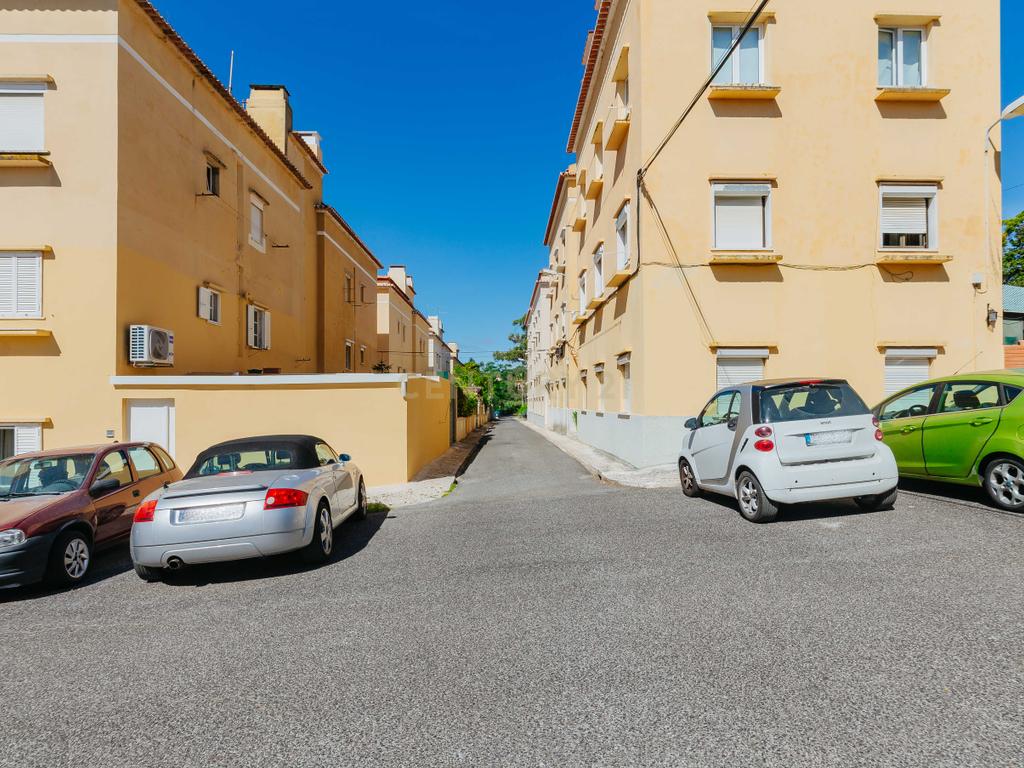 Apartamento T3 para Remodelação com Terraço | Alvito | Lisboa - Image 29