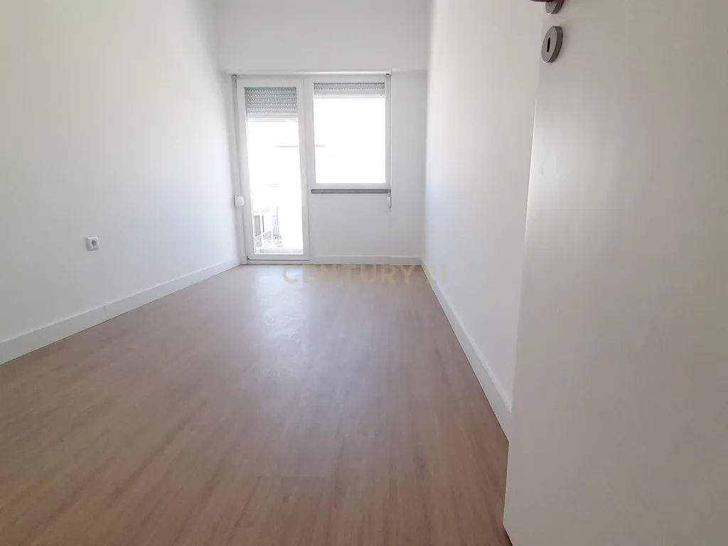 Apartamento t2 remodelado em zona muito sossegada de Santarém - Image 11