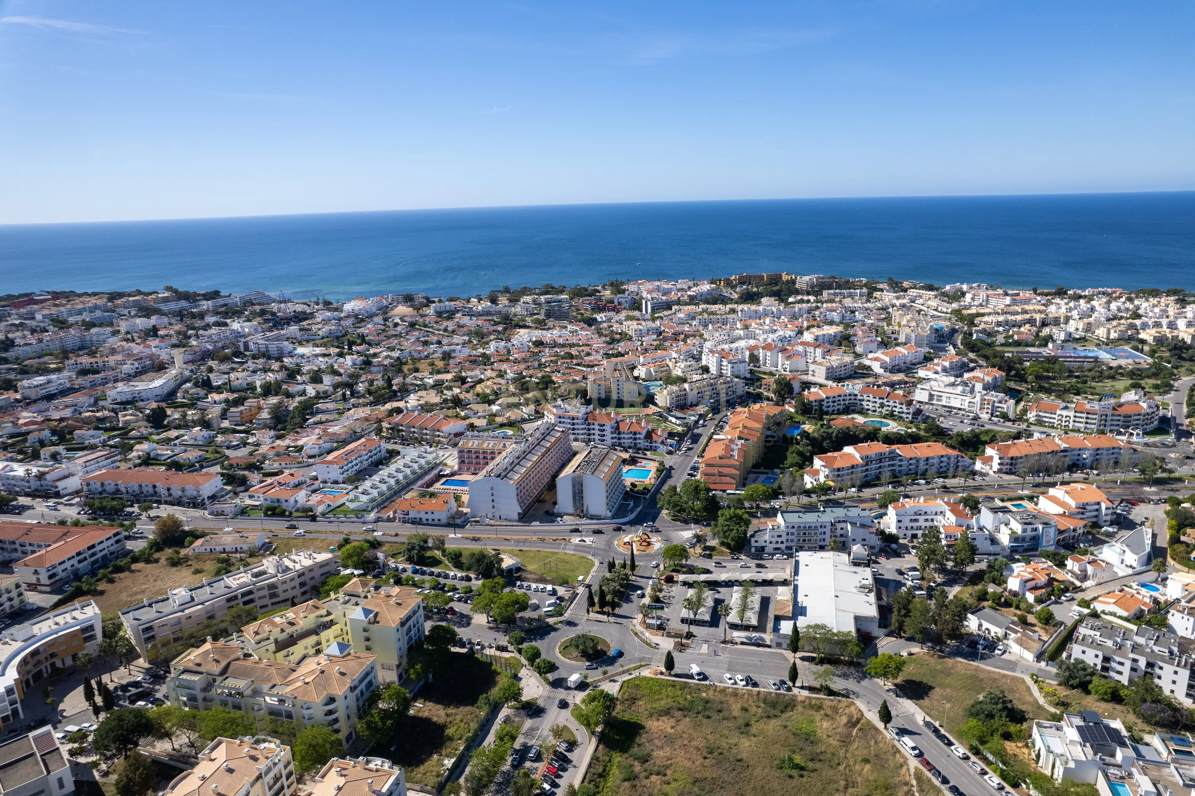 Fotografia 12 de T2 com 95 m² em Albufeira, Condomínio com Piscina, Arrecadação e Estacionamento