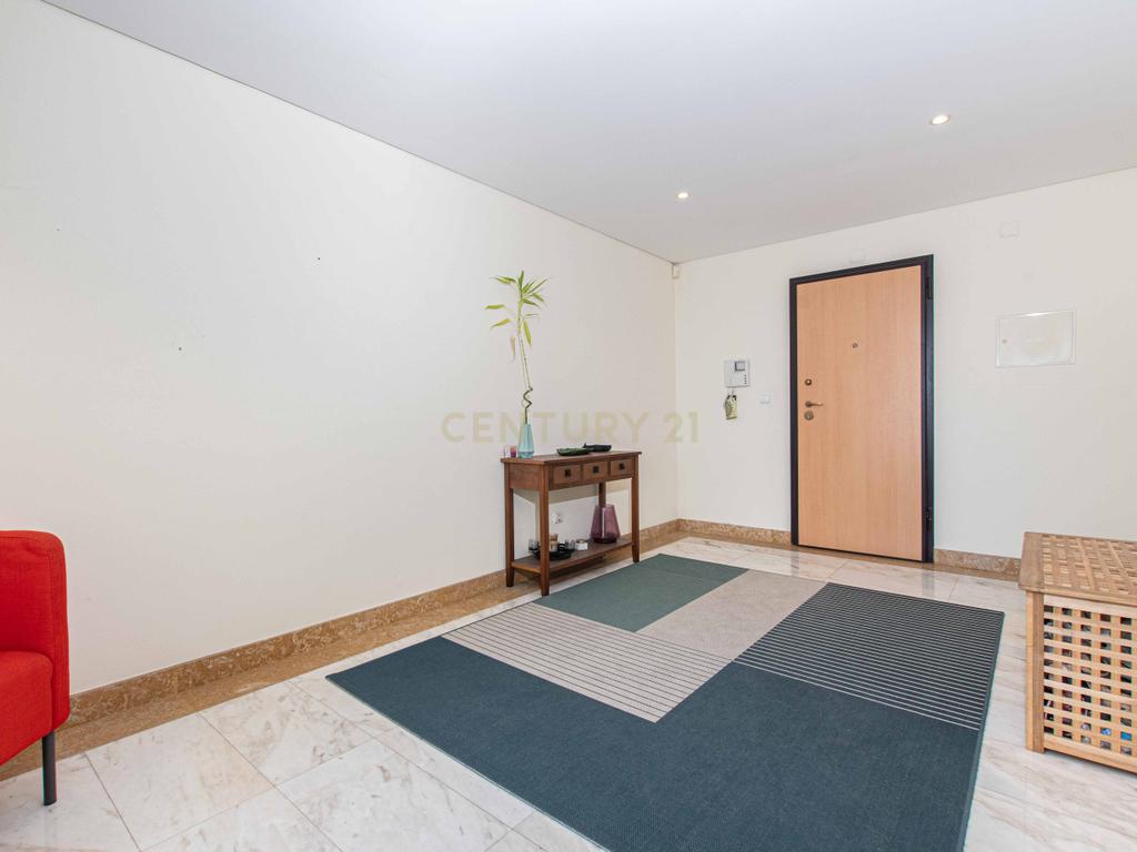 T3 com áreas generosas em Vialonga - Image 10