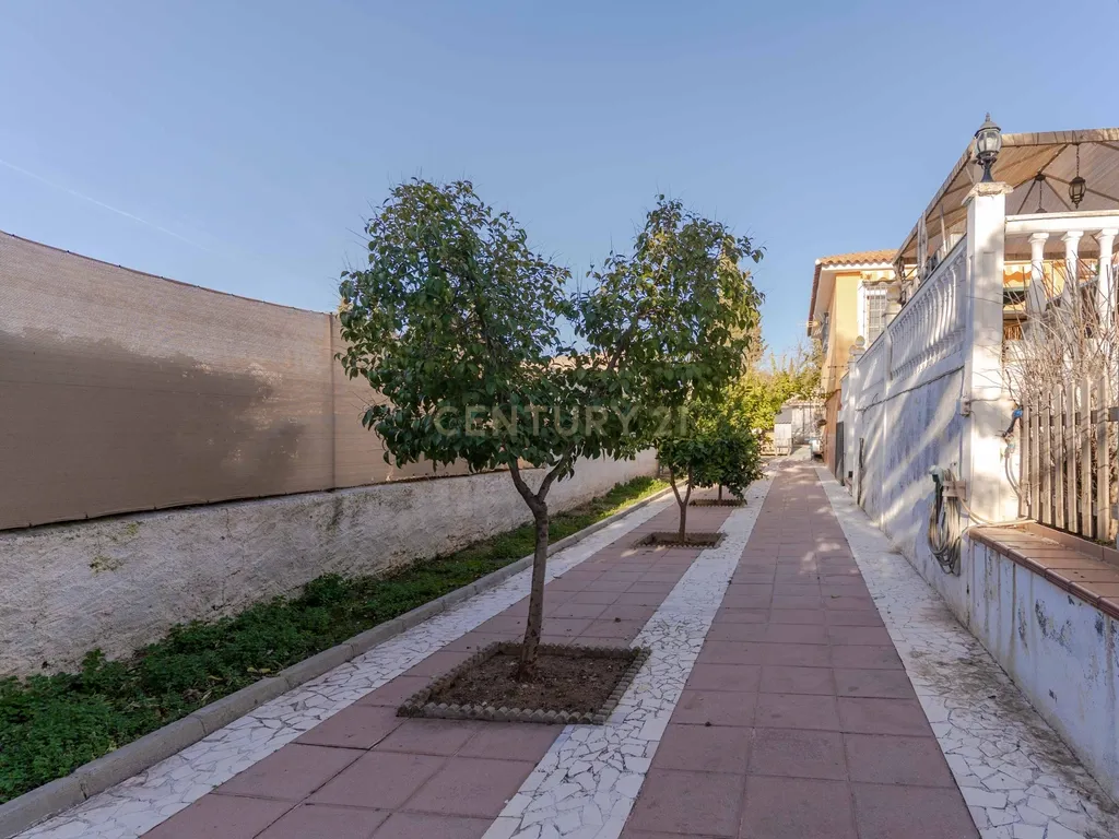 Moradia isolada em Otura com um terreno de 1.250 m², piscina, jardim e espaços para viver em paz - Image 70