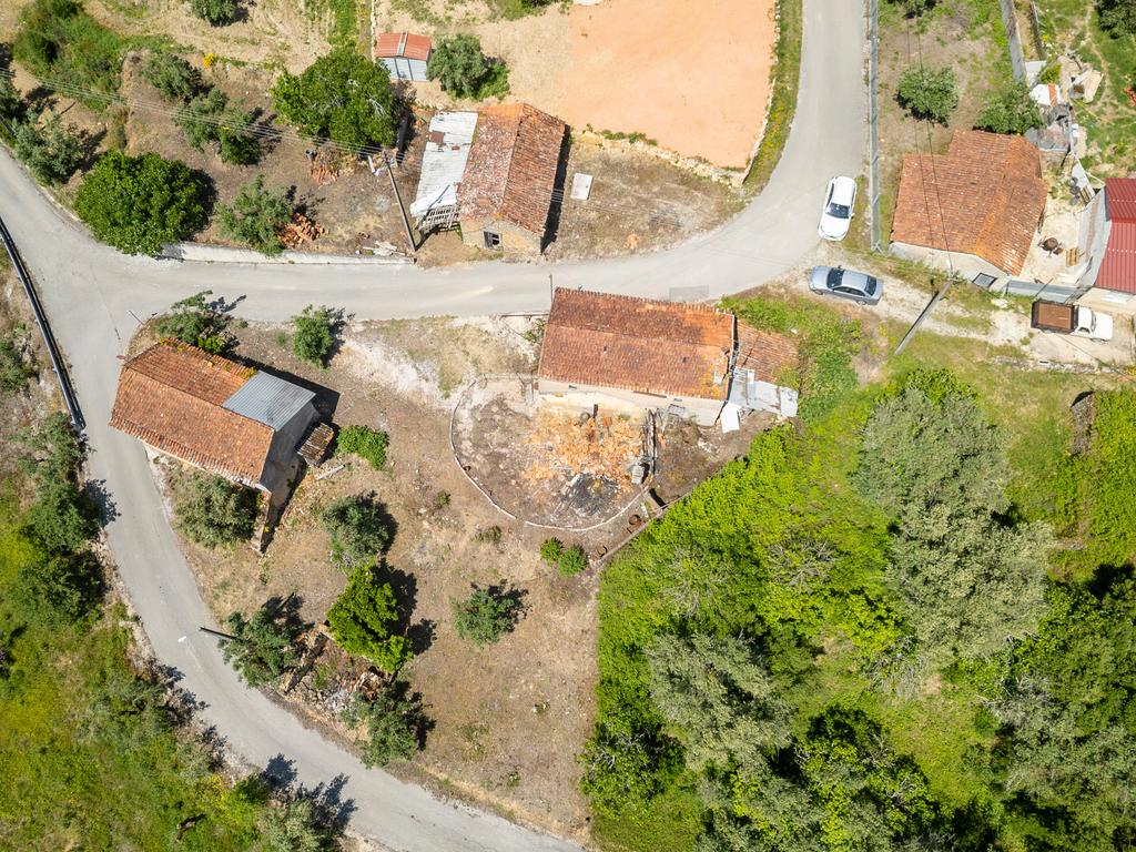 Moradia T2 para reconstrução em Casais da Abadia, Caxarias, Ourém - Image 7