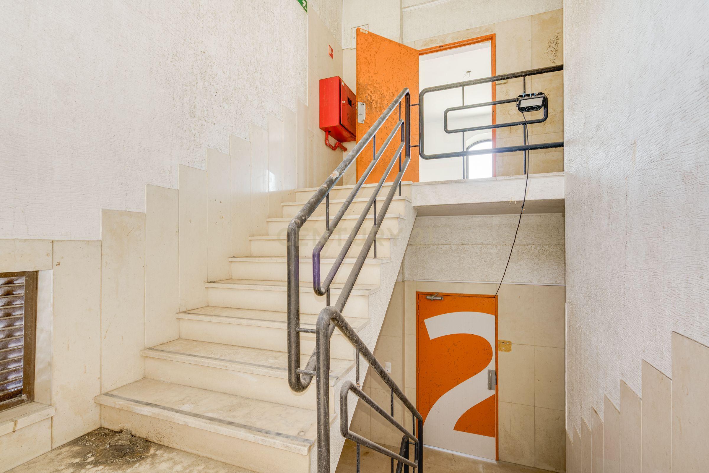 Fotografia 10 de Prédio de Serviços em Alcântara – Projeto Aprovado para Aparthotel com 15 Unidades | Próximo ao LX Factory e Allo | Alcântara Lisbon Offices