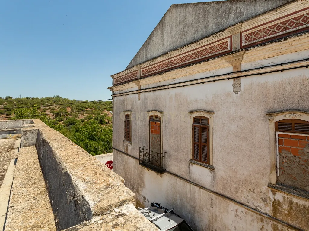 Moradia com 662m2, anexos e logradouro, para recuperação em Ponte de Salir - Image 40