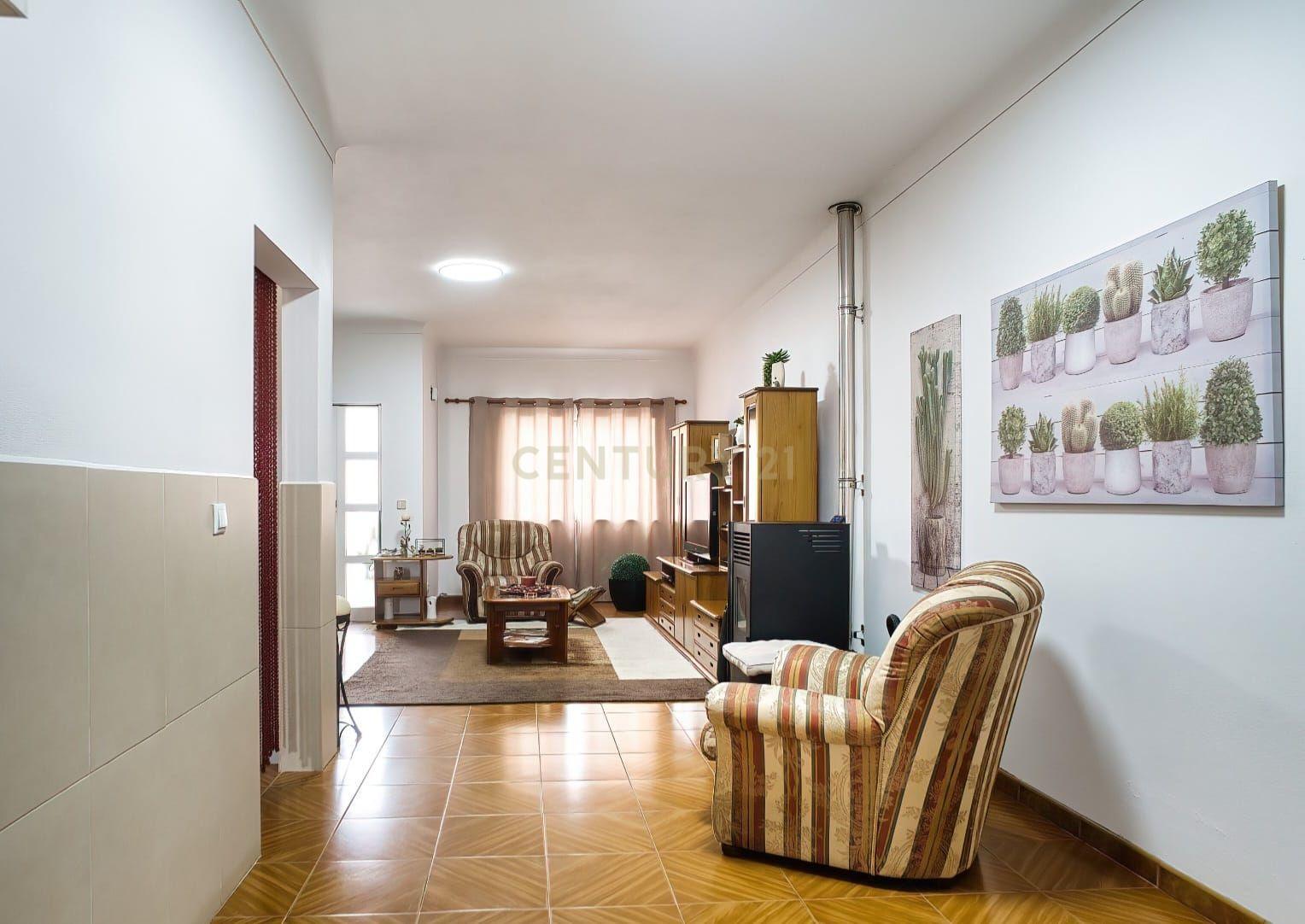 Fotografia 12 de Linda Moradia T2 com Jardim e garagem a poucos kms de Martinho do Porto