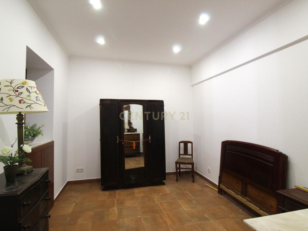 Moradia tradicional, 184 m2, em primeira linha de Santa Luzia. - Image 13
