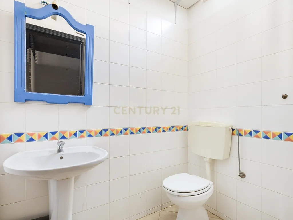 Loja Comercial no Coração de Vilamoura – Oportunidade Imperdível! - Image 11