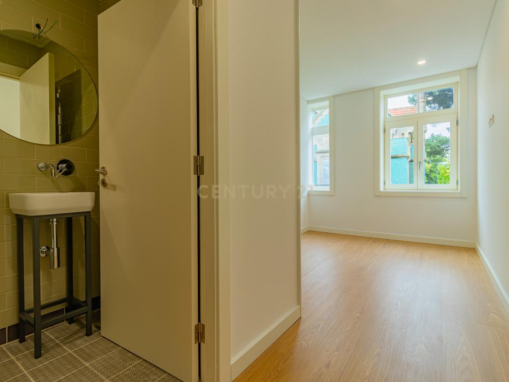 Apartamento T2 com Varanda  | Bonjardim | Porto - Image 11
