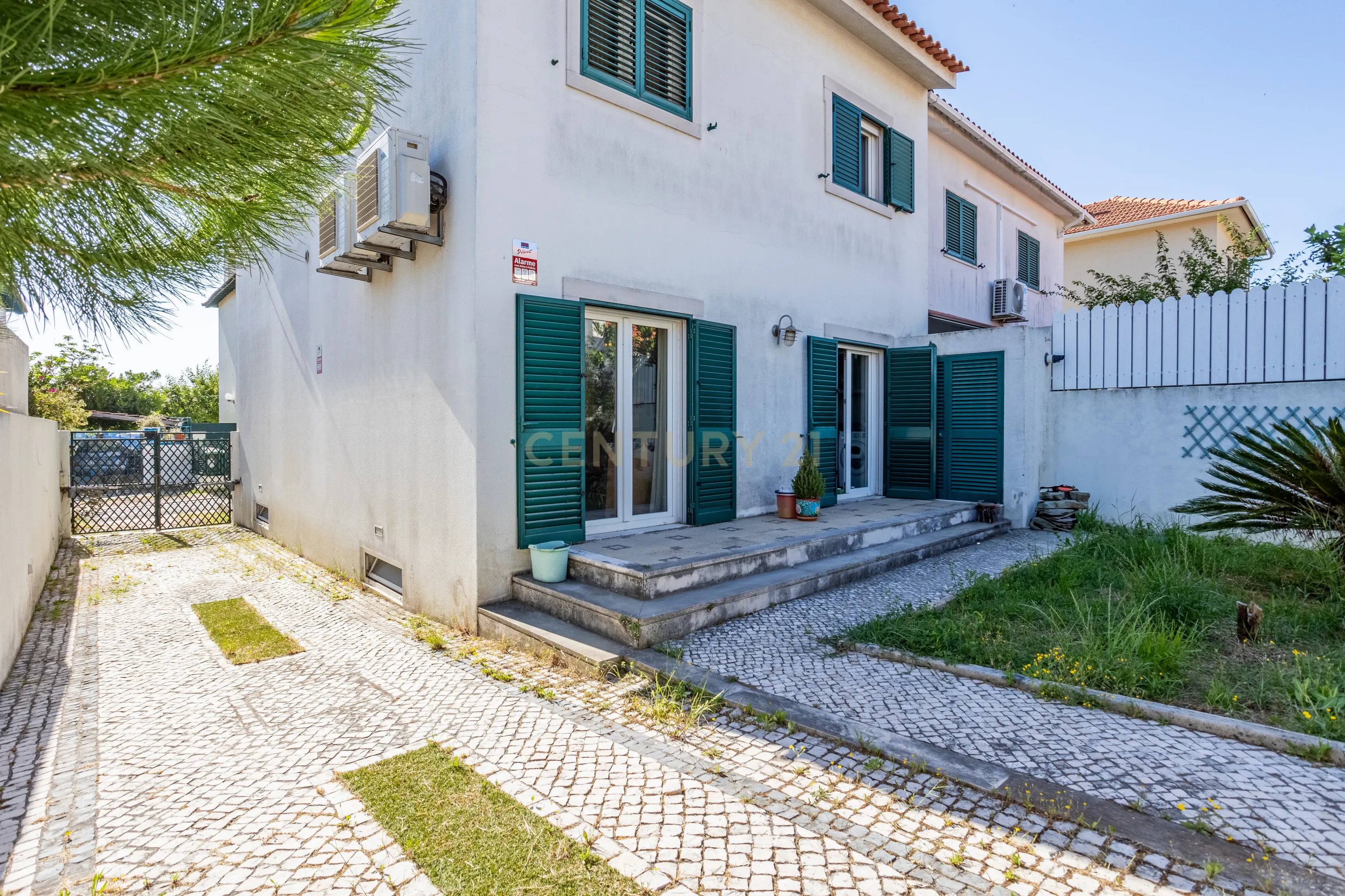 Moradia T3 no Bairro da Encarnação , Olivais - Image 1
