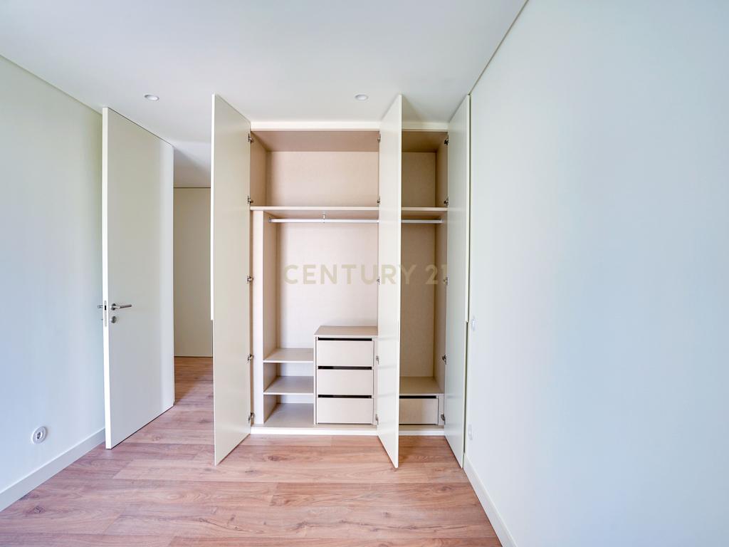 T1, Portela, Loures - Image 16