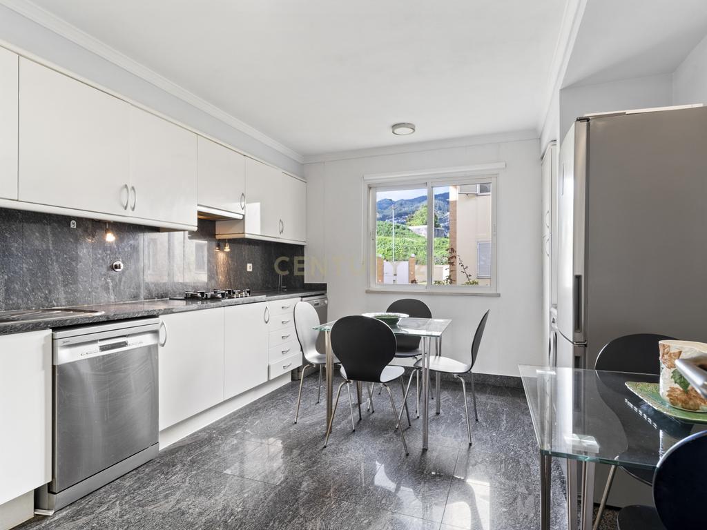 Apartamento T2 à Venda, com Jardim e Vista Mar - Pilar, Funchal - Image 13