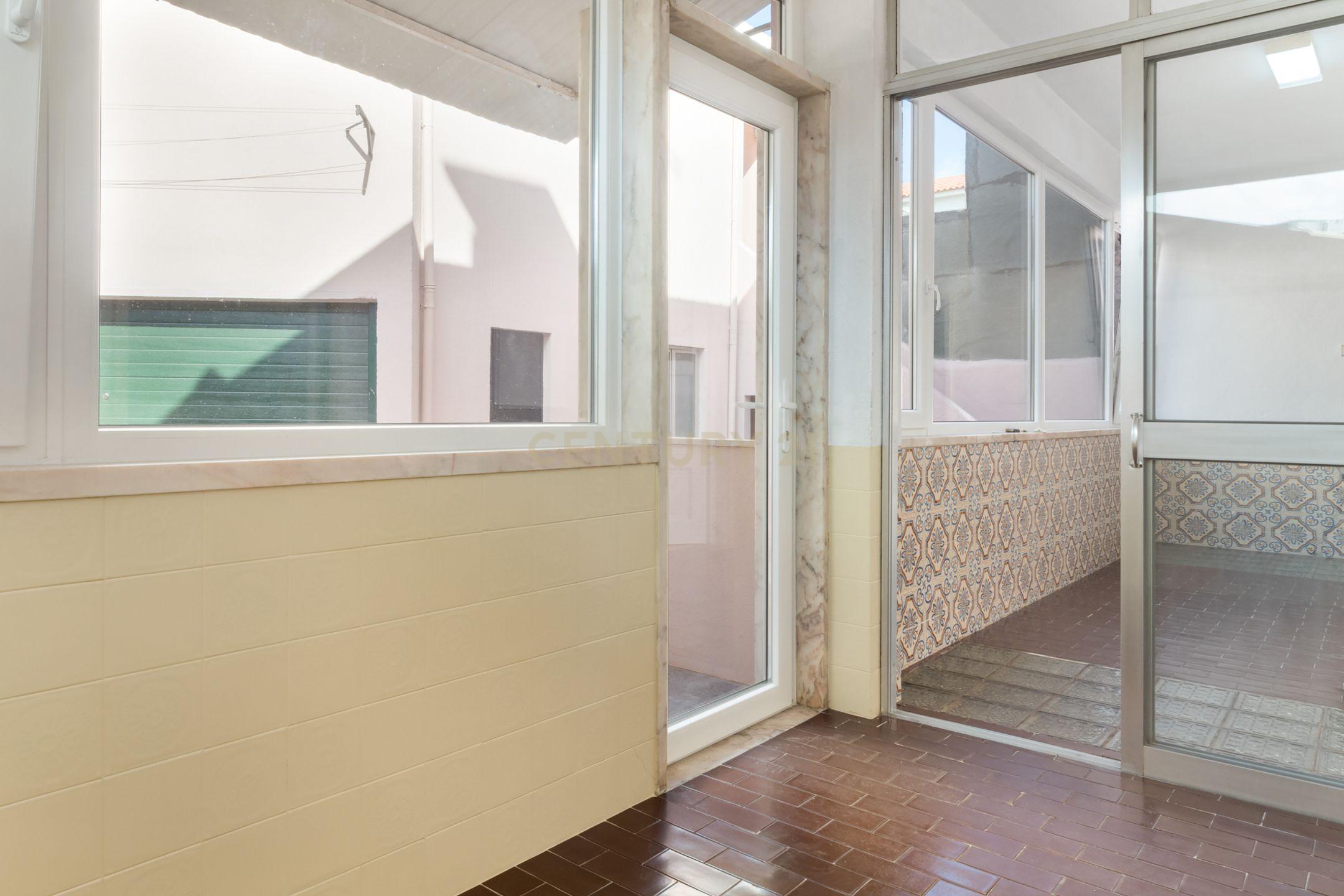 Moradia T3+2 para renovar em Alvalade, Lisboa. Em Venda! - Image 30