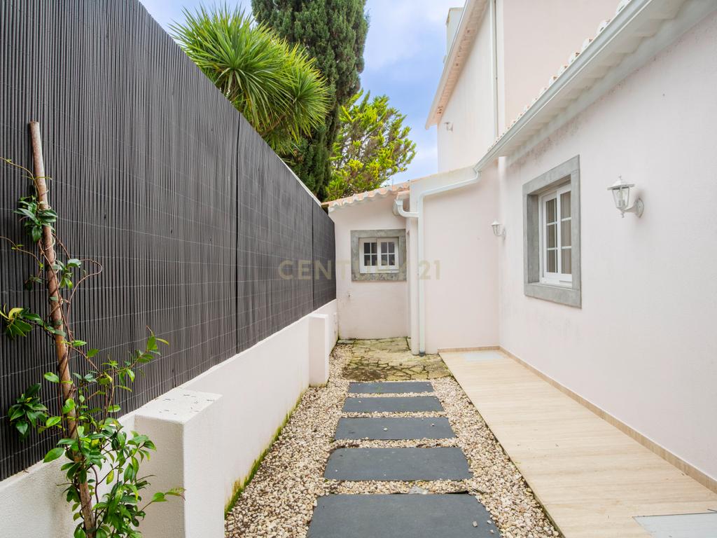 Moradia T3+1 Remodelada  – A 5 Minutos da TASIS | Linhó, Sintra - Image 9