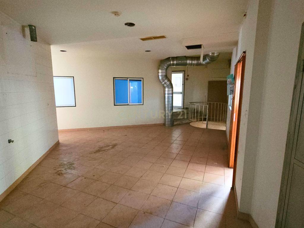 Loja Algés com 330 m2 - Image 9