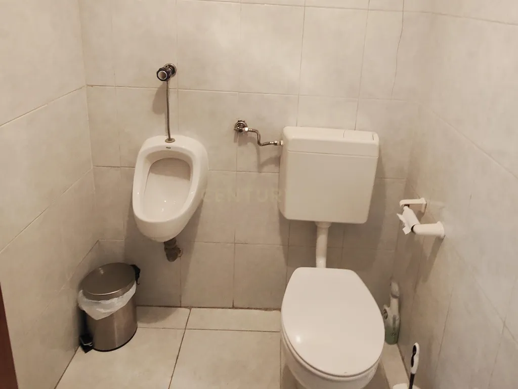 Loja em Alverca, arrendada por 700,00€ mês, com parqueamento e arrecadação - Image 13
