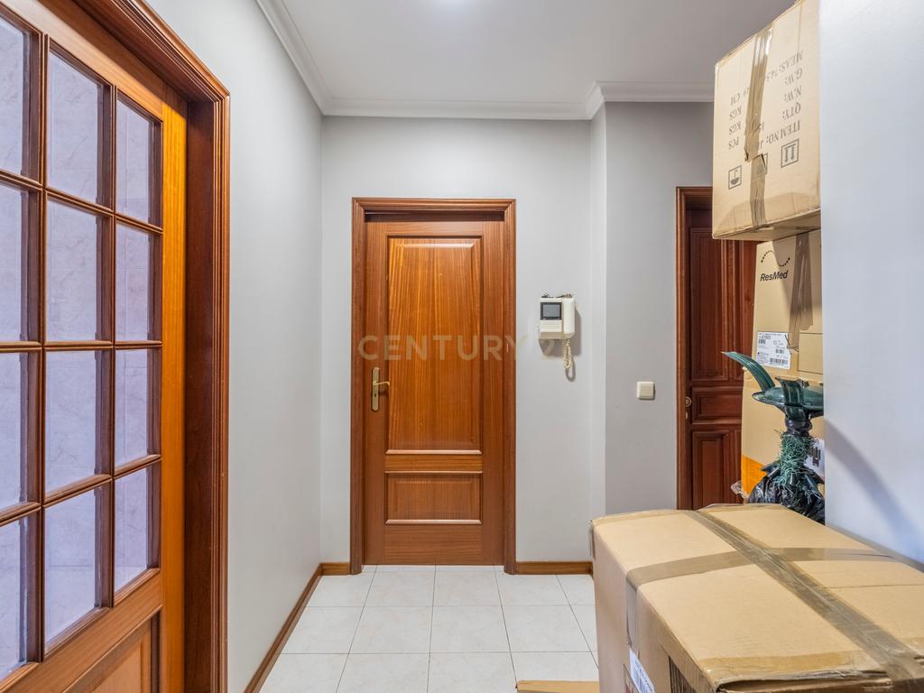 Apartamento T2 de excelentes áreas em Serzedo - Image 10