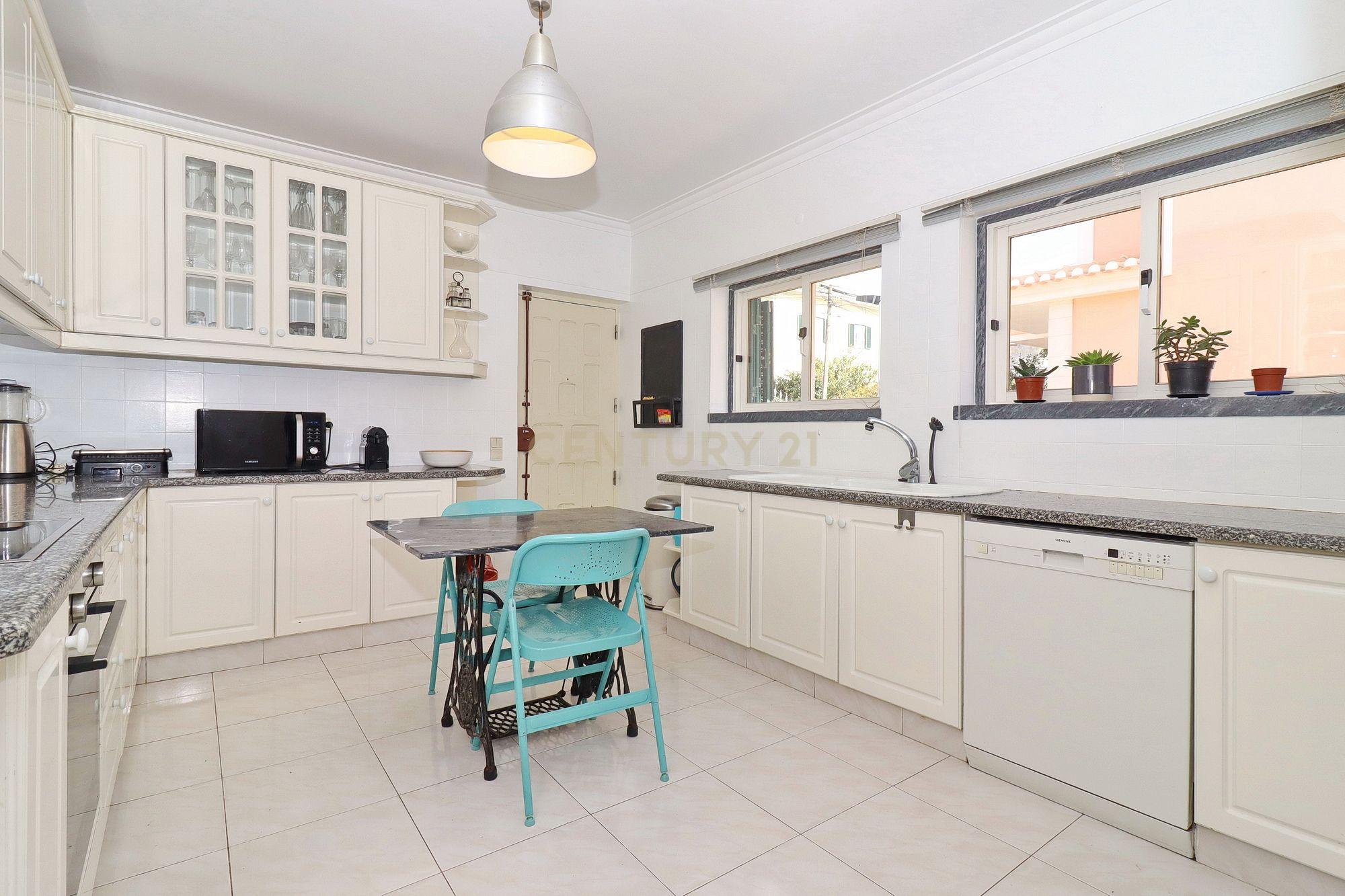 Moradia de Charme em zona residencial Prime, em Santo Amaro de Oeiras - Image 14
