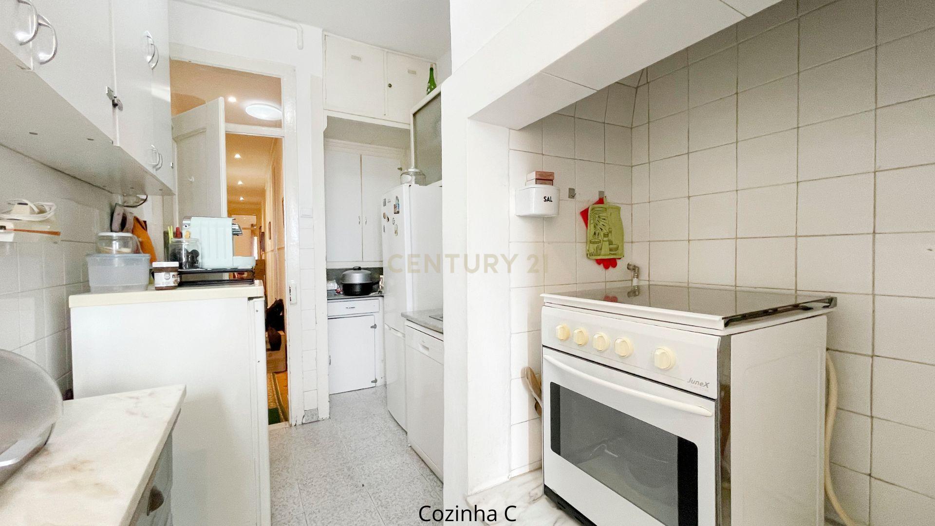 APARTAMENTO T4, Picoas Situado entre o Saldanha e o Marquês Pombal - Image 11