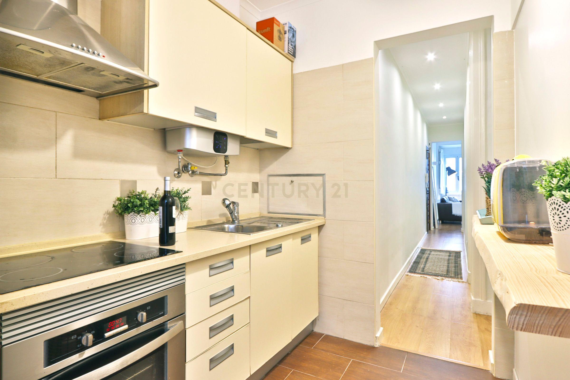 Apartamento T2 em Arroios com pequeno Terraço - Image 12